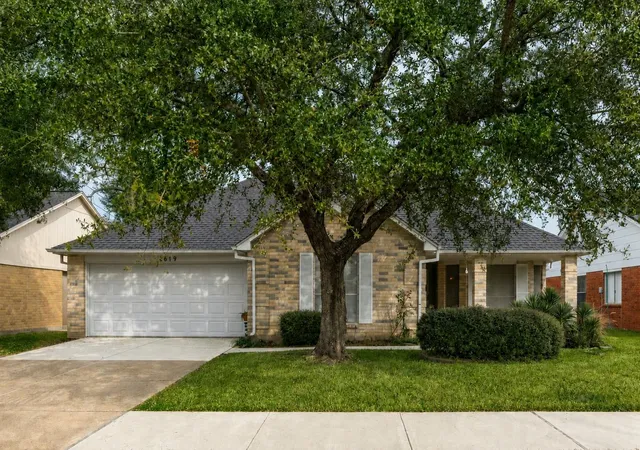 Photo 1 of Single family home for sale at 2819 S Peach Hollow Cir, Pearland, TX 77584 | MLS# 26047727 | Listing updated on 2026-08-29