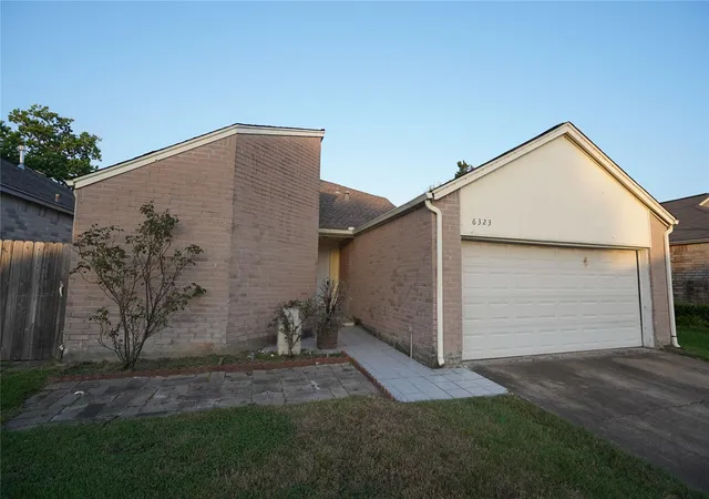 2nd image of 6323 Gladewell Dr, Houston, TX 77072 | MLS# 94162762