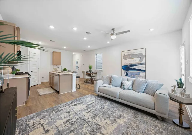 4th image of 1072 Wheatley Oak Ln, Houston, TX 77091 | MLS# 91195716