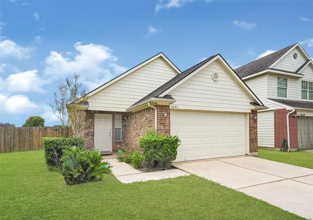 Photo 2 of Sale Pending at 1402 Elias Peak Ct, Houston, TX 77073 | MLS# 44246137 | Listing updated on 2026-09-09