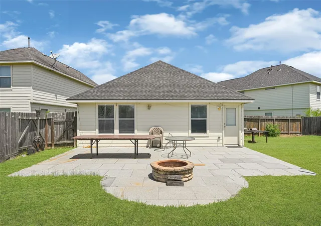 Photo 3 of Sale Pending at 1402 Elias Peak Ct, Houston, TX 77073 | MLS# 44246137 | Listing updated on 2026-09-09