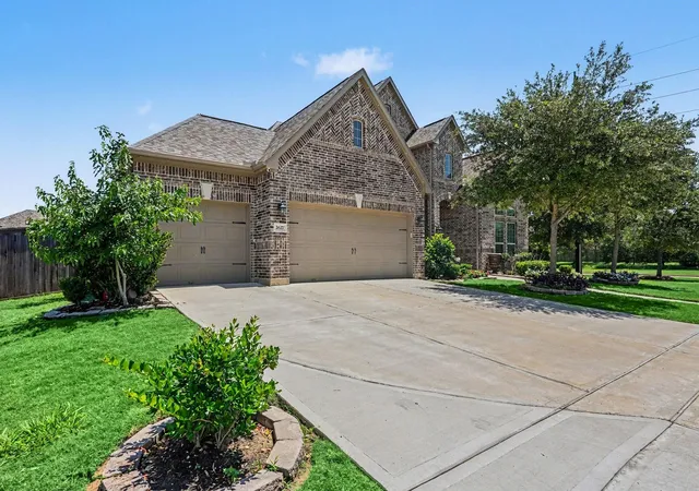 3rd image of 2627 Petunia Valley Dr, Brookshire, TX 77423 | MLS# 95489410