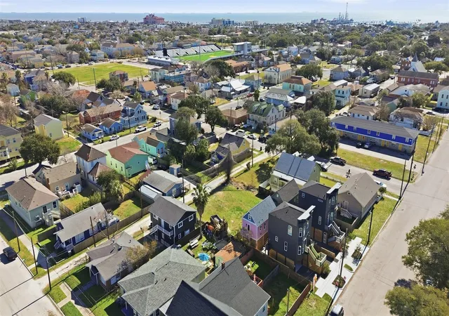Photo 3 of Land for sale at 1118 30th Street, Galveston, TX 77550 | MLS# 81578114 | Listing updated on 2026-03-09