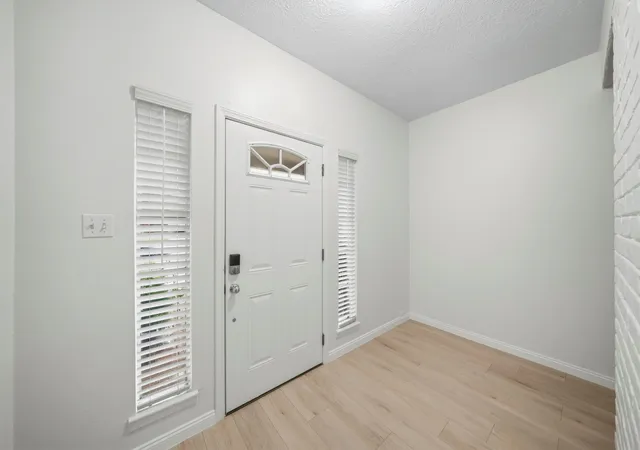 Photo 2 of Single family home for sale at 11502 Elmcroft Dr, Houston, TX 77099 | MLS# 77900764 | Listing updated on 2026-09-08