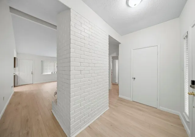 Photo 3 of Single family home for sale at 11502 Elmcroft Dr, Houston, TX 77099 | MLS# 77900764 | Listing updated on 2026-09-08