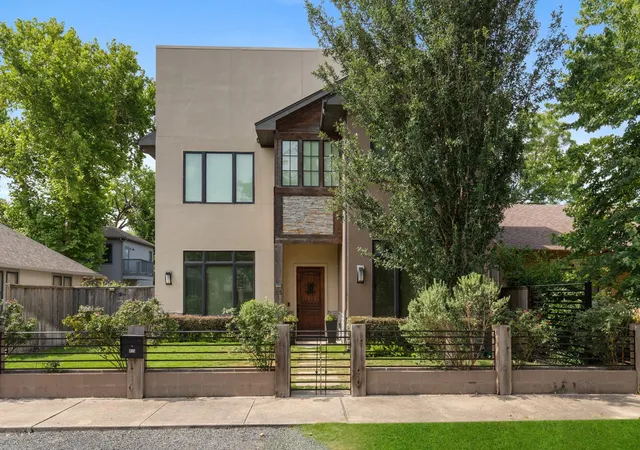 Photo 1 of Single family home for sale at 815 E 27th Street, Houston, TX 77009 | MLS# 7036624 | Listing updated on 2026-09-17