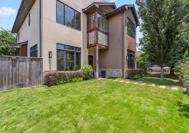 Photo 3 of Single family home for sale at 815 E 27th Street, Houston, TX 77009 | MLS# 7036624 | Listing updated on 2026-09-17