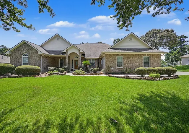 Photo 2 of Sale Pending at 11644 King Edward Ct, Montgomery, TX 77316 | MLS# 39925650 | Listing updated on 2026-09-11