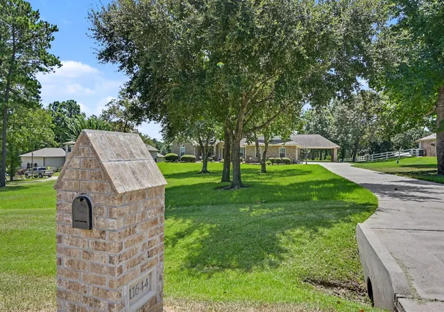 Photo 2 of Sale Pending at 11644 King Edward Ct, Montgomery, TX 77316 | MLS# 39925650 | Listing updated on 2026-09-11