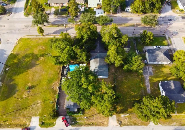 4th image of 3216 Collingsworth St, Houston, TX 77026 | MLS# 77770361