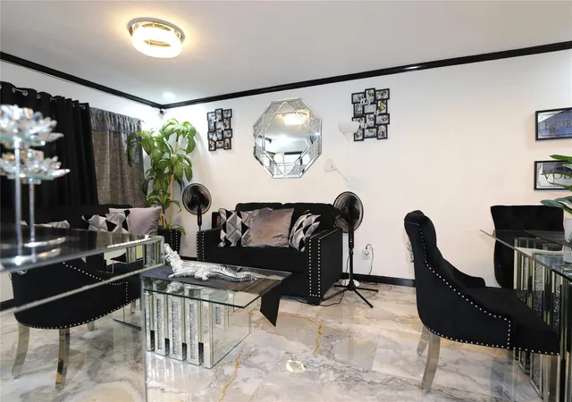 Photo 4 of Condo for sale at 7047 Bissonnet St #37, Houston, TX 77074 | MLS# 72024991 | Listing updated on 2026-09-19