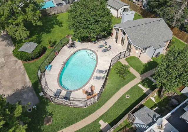 Homes for sale in Houston, TX | 763 Worthshire St, Houston, TX 77008 | MLS# 66563908