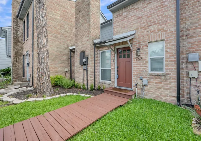 Photo 3 of Townhouse for sale at 763 Worthshire St, Houston, TX 77008 | MLS# 66563908 | Listing updated on 2026-09-03