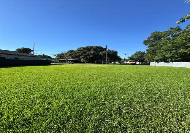 Photo 1 of Land for sale at 1458 E 33rd St, Houston, TX 77022 | MLS# 23661454 | Listing updated on 2026-09-11