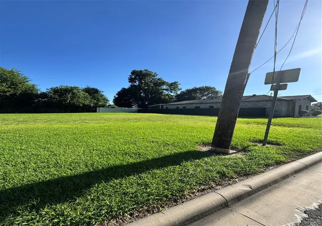Photo 3 of Land for sale at 1458 E 33Rd St, Houston, TX 77022 | MLS# 23661454 | Listing updated on 2026-09-11