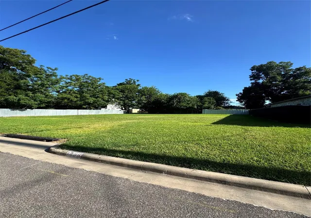 Photo 4 of Land for sale at 1458 E 33Rd St, Houston, TX 77022 | MLS# 23661454 | Listing updated on 2026-09-11