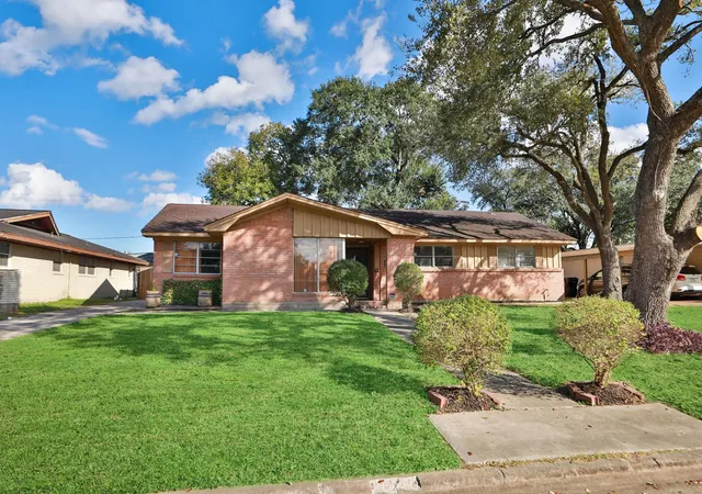 Homes for sale in Houston, TX | 8235 Dover St, Houston, TX 77061 | MLS# 75203055