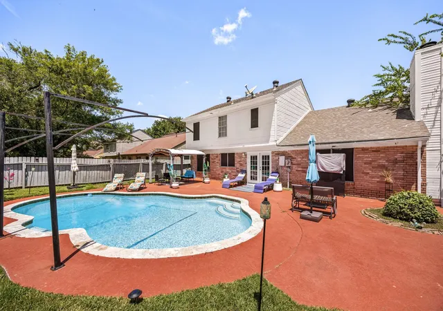 Photo 2 of Single family home for sale at 13423 Bridgepath Ln, Houston, TX 77041 | MLS# 67931626 | Listing updated on 2026-09-20