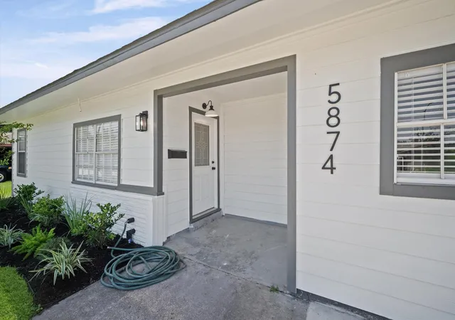 Photo 3 of Single family home for sale at 5874 Belneath St, Houston, TX 77033 | MLS# 31491708 | Listing updated on 2026-09-12