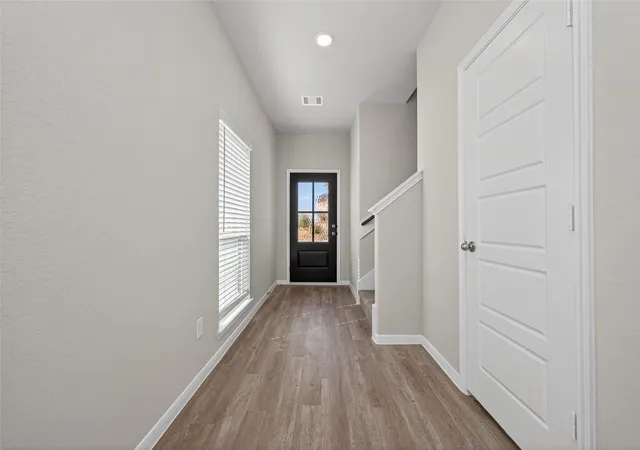 3rd image of 518 Emerald Thicket Ln, Houston, TX 77336 | MLS# 95999790