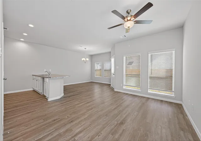 5th image of 518 Emerald Thicket Ln, Houston, TX 77336 | MLS# 95999790