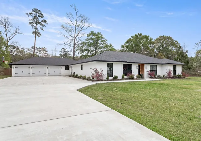 Photo 3 of Sale Pending at 4358 Mcfarland Cir, Orange, TX 77632 | MLS# 58566880 | Listing updated on 2026-09-11