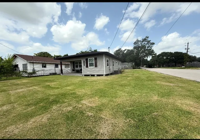 Homes for sale in Port Neches, TX | 1002 Block St, Port Neches, TX 77651 | MLS# 65568078