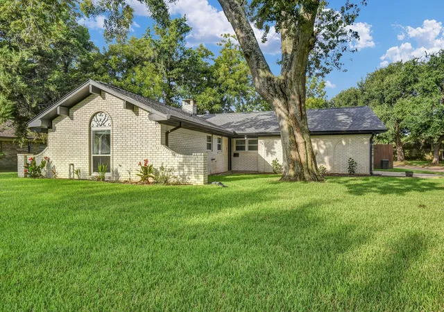 1st image of 152 Cannon St, Clute, TX 77531 | MLS# 50378349