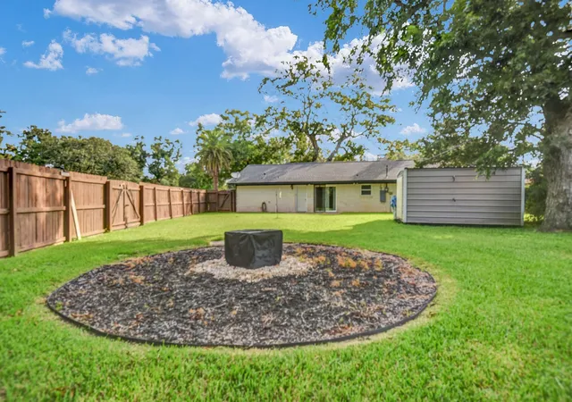 33rd image of 152 Cannon St, Clute, TX 77531 | MLS# 50378349