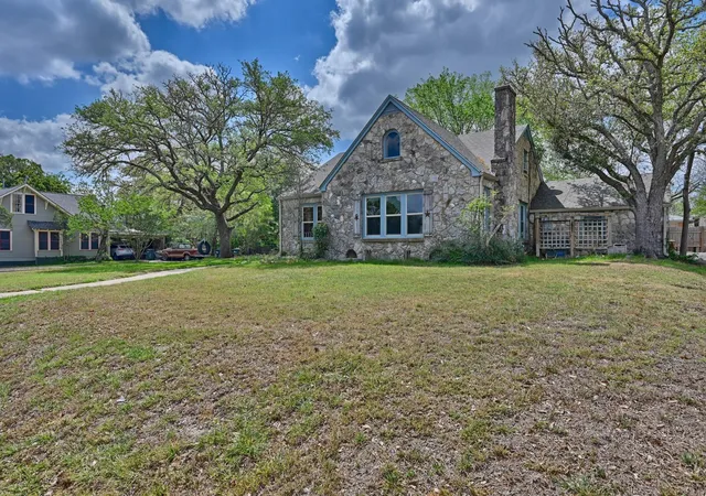 Homes for sale in Giddings, TX | 1284 E Hempstead St, Giddings, TX 78942 | MLS# 58070395