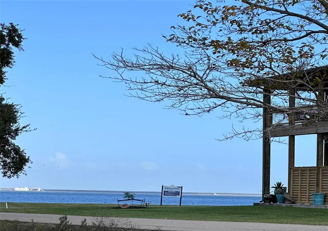 2nd image of 2 Shoreacres Cir, La Porte, TX 77571 | MLS# 51858007