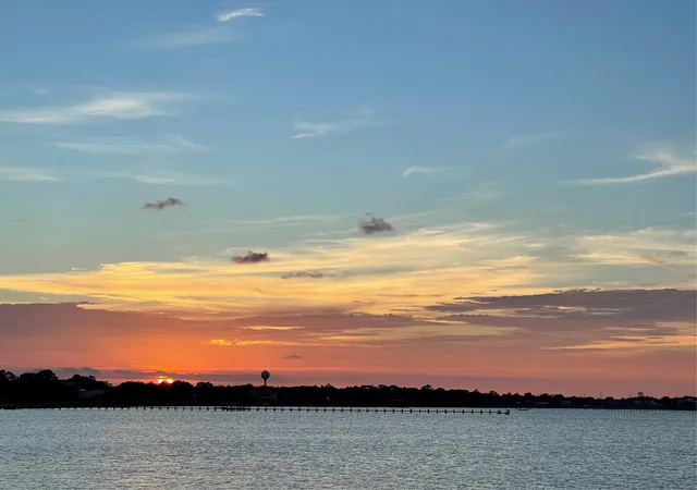 5th image of 2 Shoreacres Cir, La Porte, TX 77571 | MLS# 51858007