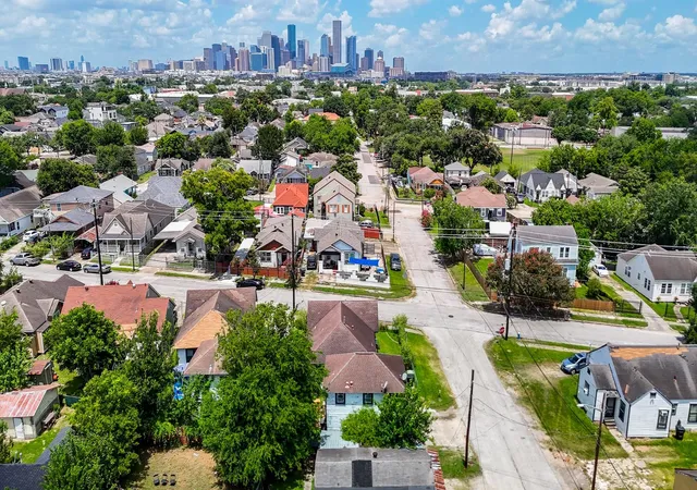 Photo 2 of Sale Pending at 4508 Schroeder St, Houston, TX 77011 | MLS# 24039458 | Listing updated on 2026-09-15