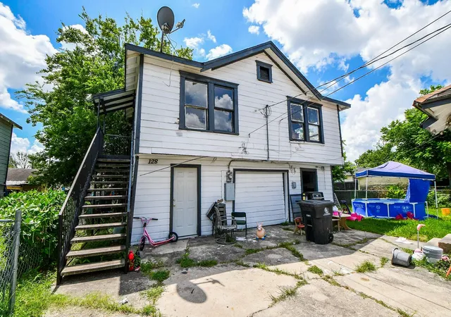 Photo 4 of Sale Pending at 4508 Schroeder St, Houston, TX 77011 | MLS# 24039458 | Listing updated on 2026-09-15