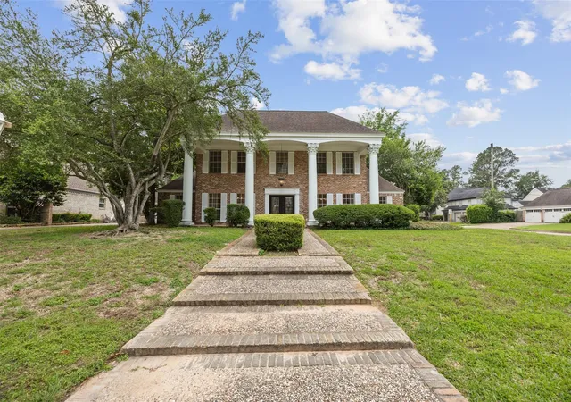 Photo 2 of Single family home for sale at 1919 Saddlecreek Dr, Houston, TX 77090 | MLS# 51228324 | Listing updated on 2026-09-15