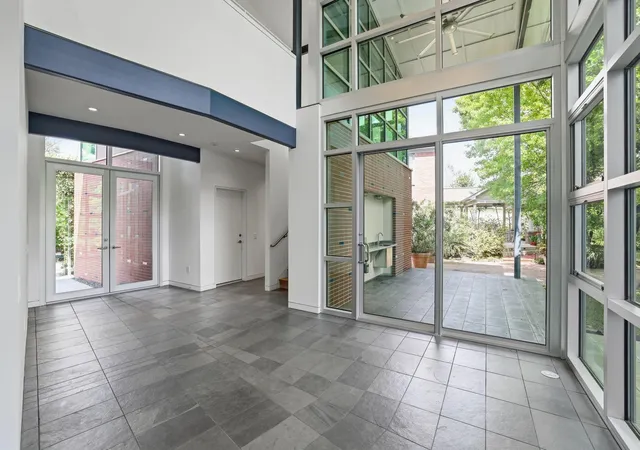 Photo 3 of Single family home for sale at 2424 White Oak Dr, Houston, TX 77009 | MLS# 4589727 | Listing updated on 2026-09-14