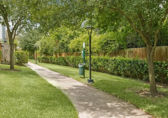 24th image of 5013 Lehman Oaks Dr, Houston, TX 77018 | MLS# 88975349