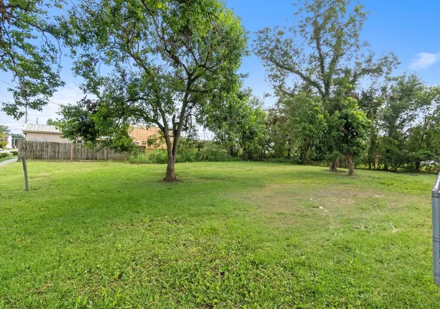 Photo 2 of Land for sale at 1711 Benson St, Houston, TX 77020 | MLS# 39700424 | Listing updated on 2026-03-27