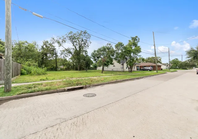 Photo 3 of Land for sale at 1711 Benson St, Houston, TX 77020 | MLS# 39700424 | Listing updated on 2026-03-27