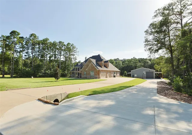 Photo 3 of Mansion for sale at 323 Mapleleaf St, Magnolia, TX 77354 | MLS# 86732980 | Listing updated on 2026-09-27
