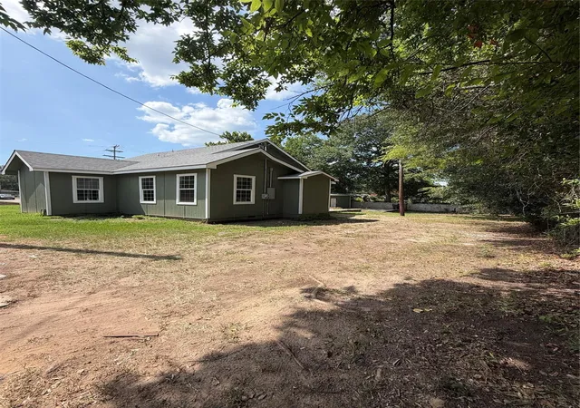 Photo 3 of Single family home for sale at 606 Sanford St, Marshall, TX 75670 | MLS# 44169816 | Listing updated on 2026-08-05