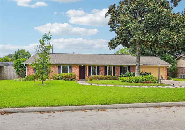Photo 3 of Single family home for sale at 1429 Waseca St, Houston, TX 77055 | MLS# 43777798 | Listing updated on 2026-09-20