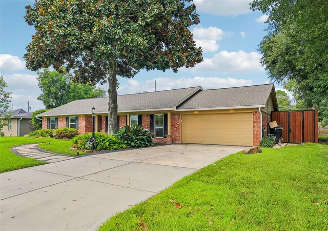 Photo 3 of Single family home for sale at 1429 Waseca St, Houston, TX 77055 | MLS# 43777798 | Listing updated on 2026-09-20