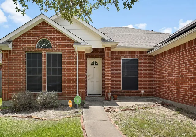 Photo 2 of Single family home for sale at 24019 Surreygate Dr, Spring, TX 77373 | MLS# 46555709 | Listing updated on 2026-08-05