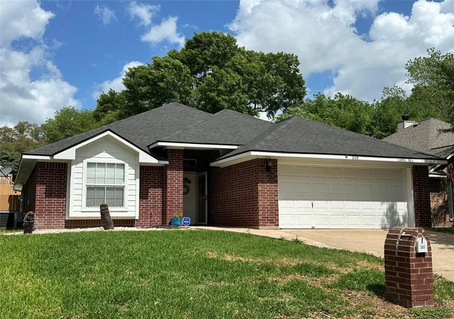 1st image of 305 Scenic Brook St, Brenham, TX 77833 | MLS# 18104568