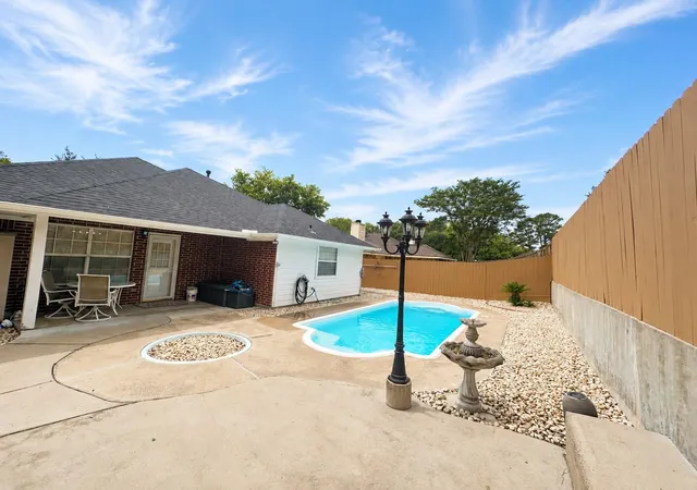 20th image of 305 Scenic Brook St, Brenham, TX 77833 | MLS# 18104568