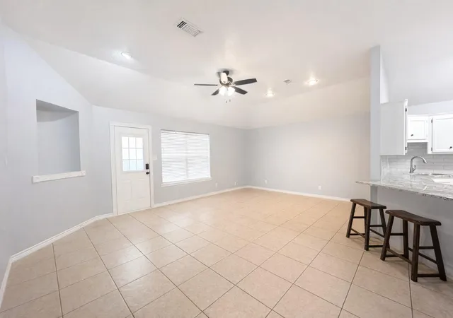 4th image of 305 Scenic Brook St, Brenham, TX 77833 | MLS# 18104568