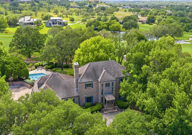 Photo 2 of Single family home for sale at 27030 Masters Pkwy, Spicewood, TX 78669 | MLS# 78032706 | Listing updated on 2026-09-01