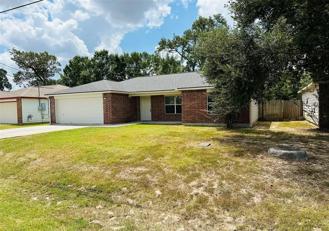 Photo 3 of Sale Pending at 16232 Sun View Ln, Conroe, TX 77302 | MLS# 7903554 | Listing updated on 2026-09-06