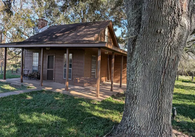 3rd image of 811 County Road 230, Wharton, TX 77488 | MLS# 35105911